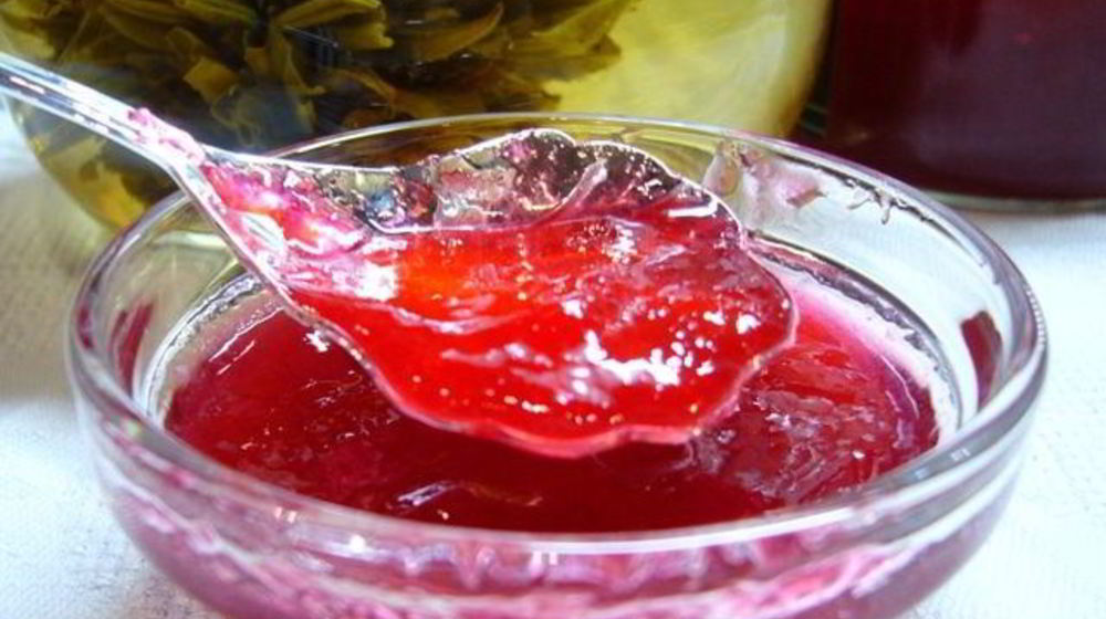 Как приготовить желе из красной смородины с водкой