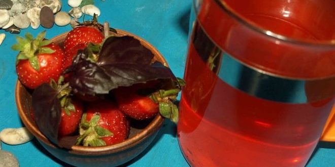 Рецепт клубничного лимонада с базиликом