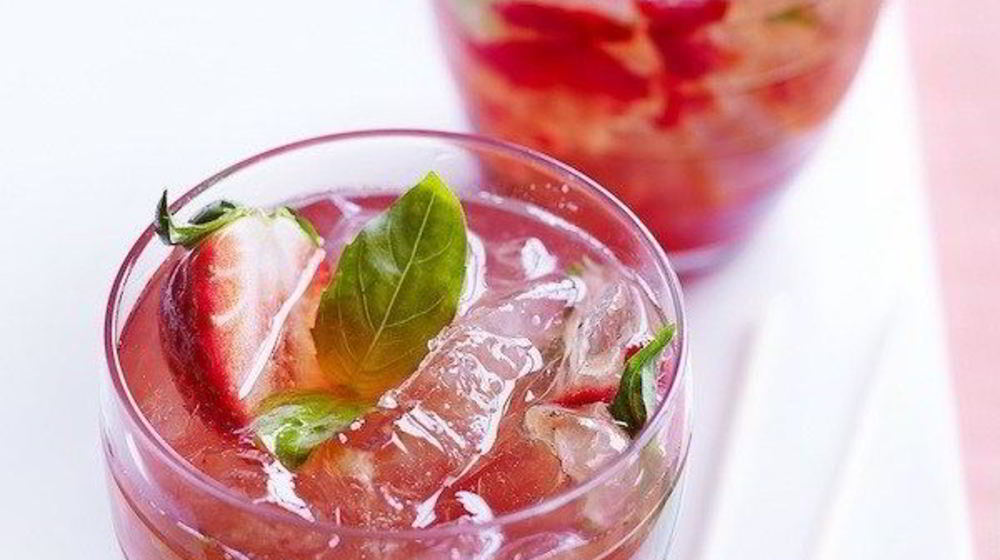 Как приготовить безалкогольный клубничный мохито