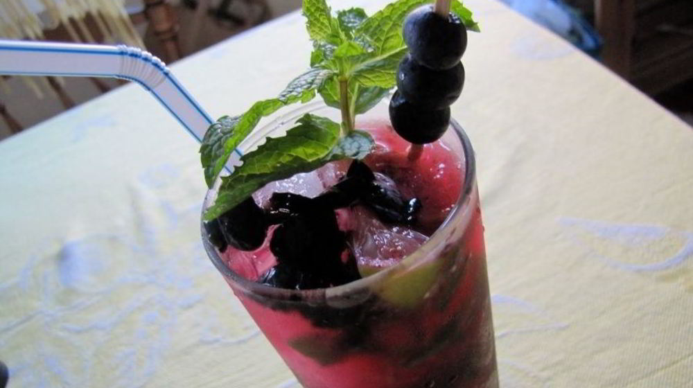 Как приготовить черничный мохито