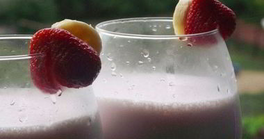 Рецепт Бананова-клубничного молочный коктейль