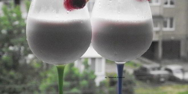 Рецепт бананова-клубничного молочный коктейль