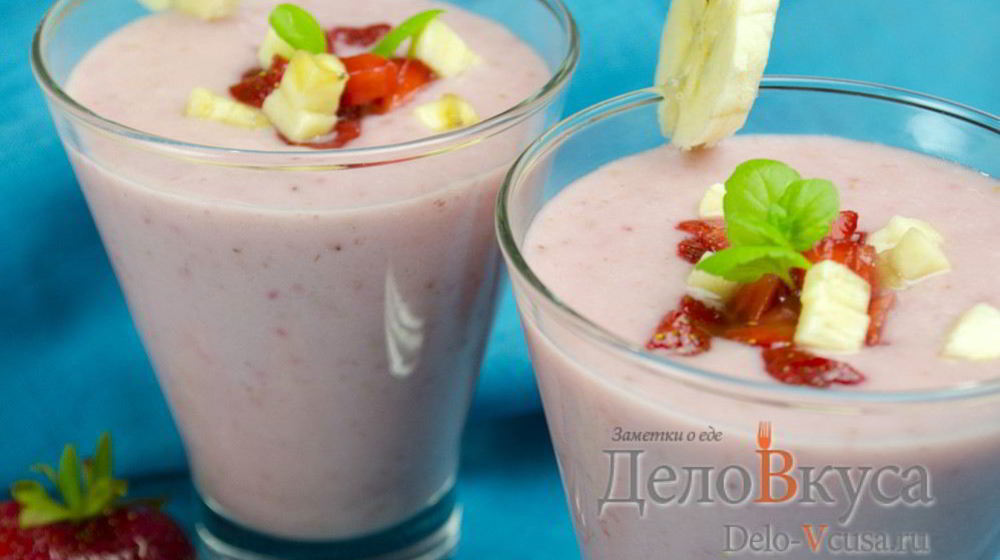 Как приготовить клубнично-банановый молочный коктейль