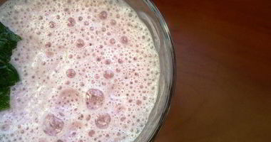 Рецепт Клубничного молочного коктейля с мятой — милкшейка