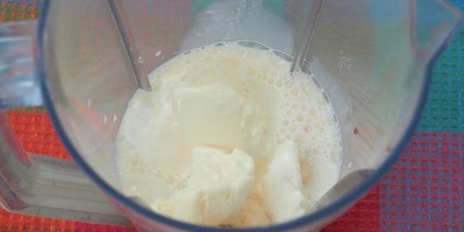 Рецепт молочного клубнично-банановый коктейль