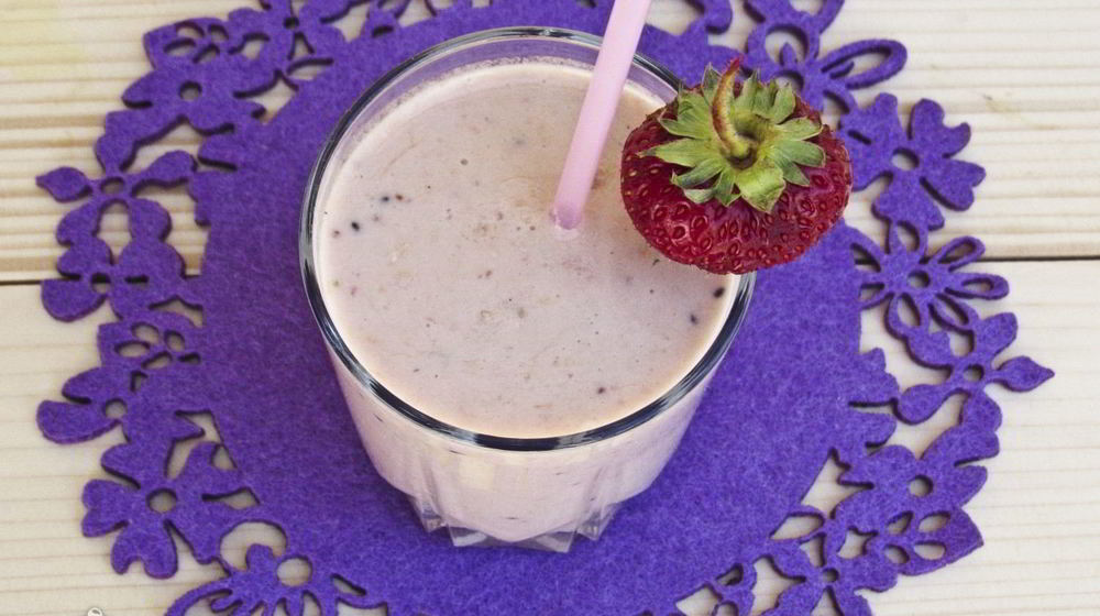 Как приготовить молочный коктейль с апельсином, киви и клубникой