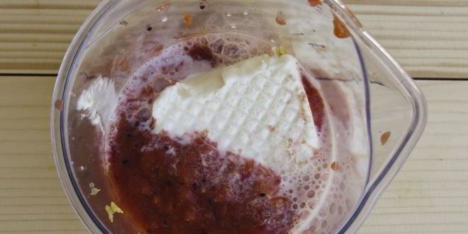 Рецепт молочного коктейля с апельсином, киви и клубникой