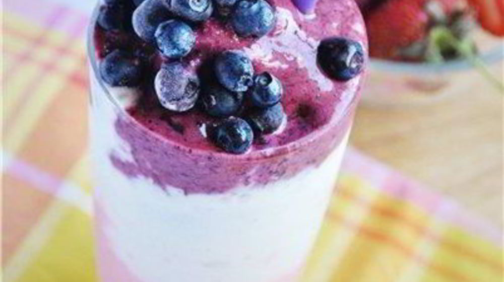 Как приготовить молочный коктейль с черникой