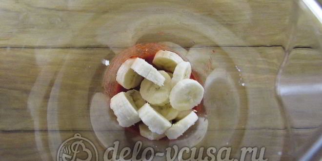 Рецепт молочного коктейля с клубникой, бананом и мороженым