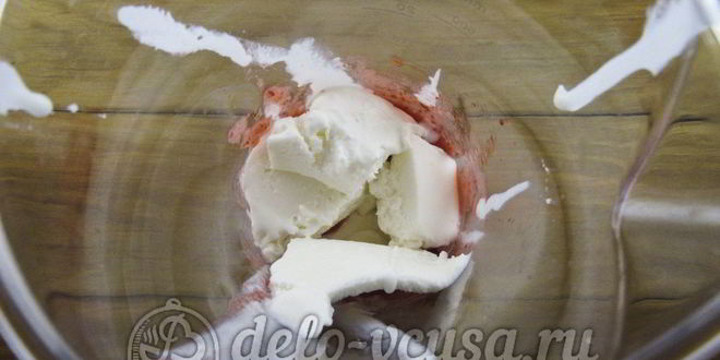 Рецепт молочного коктейля с клубникой, бананом и мороженым