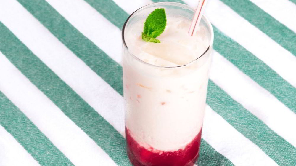 Как приготовить молочный коктейль с ягодным сиропом