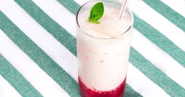 Рецепт Молочного коктейля с ягодным сиропом