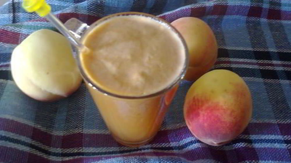 Как приготовить персиково-изюмный морс