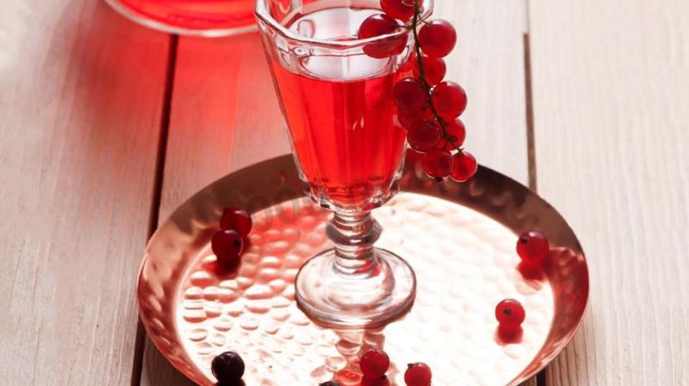 Как приготовить домашнюю наливку из красной смородины