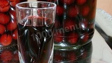 Рецепт Домашней вишневой наливки с косточками из вишни