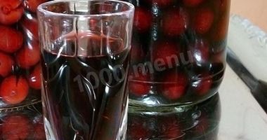 Рецепт Домашней вишневой наливки с косточками из вишни