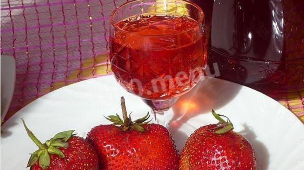Как приготовить клубничную наливку