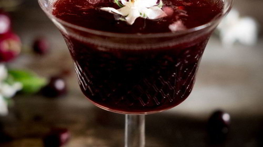 Как приготовить крепленую наливку из кизила