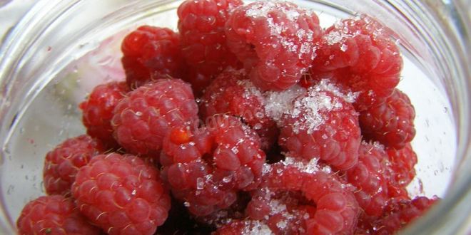 Рецепт малиновой наливки из малины