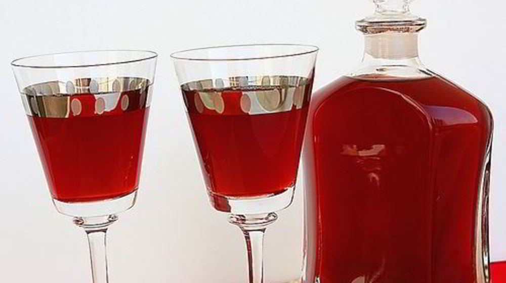 Как приготовить наливку из рябины