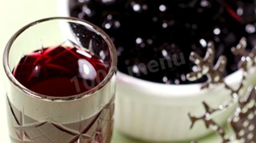 Как приготовить настойку из черной рябины