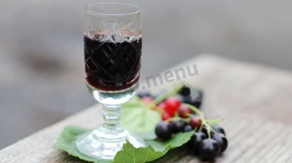 Как приготовить настойку из черной смородины на водке