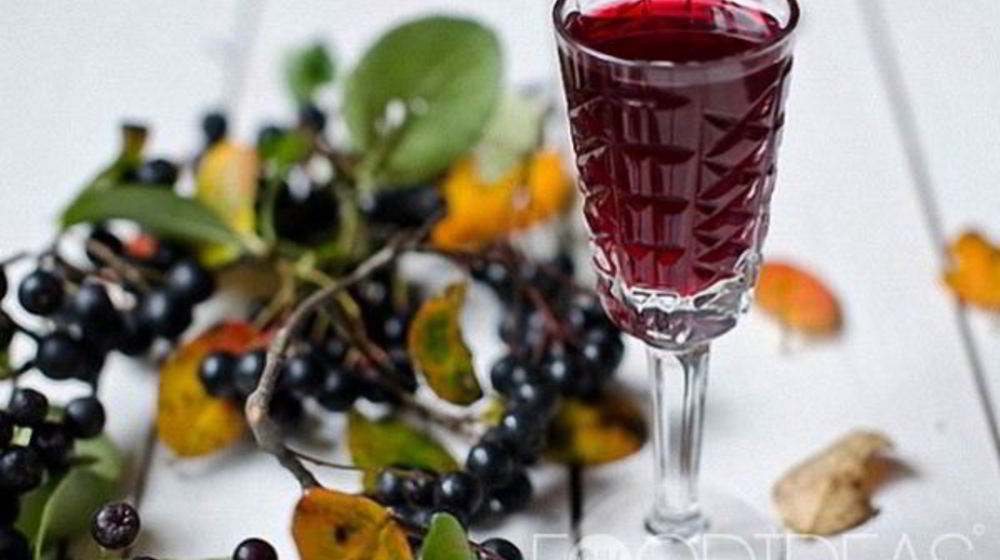 Как приготовить настойку на черноплодной рябине