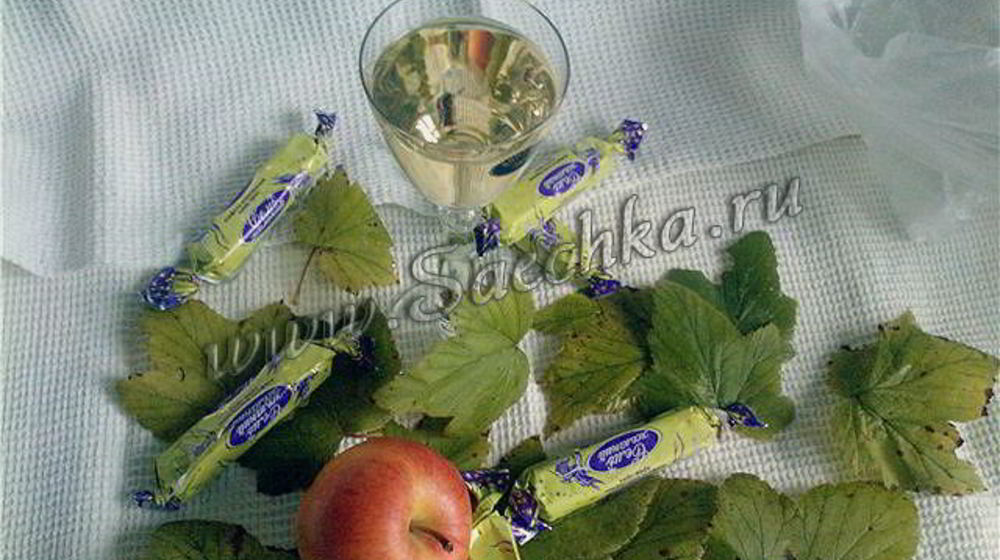 Как приготовить настойку на листьях смородины осенний поцелуй