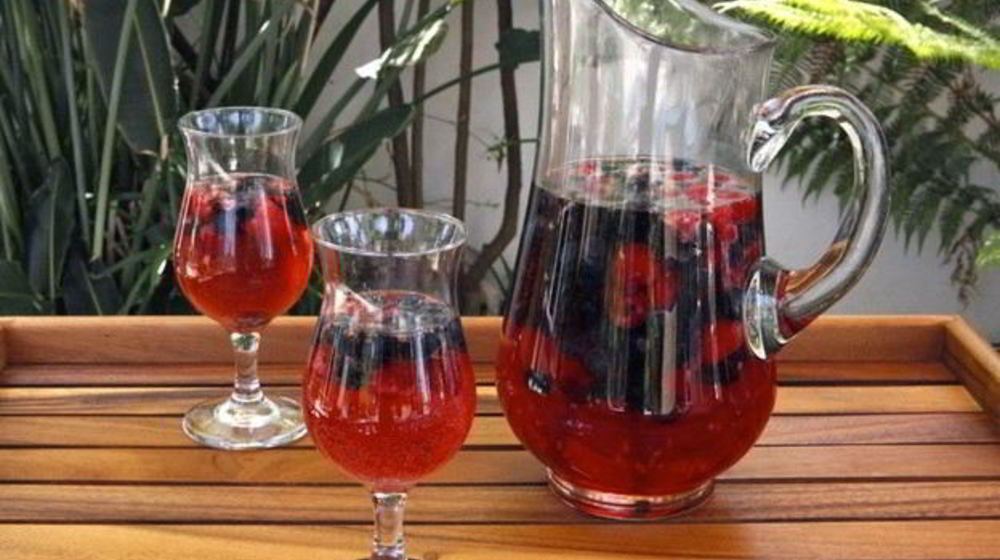 Как приготовить сангрию ягодную