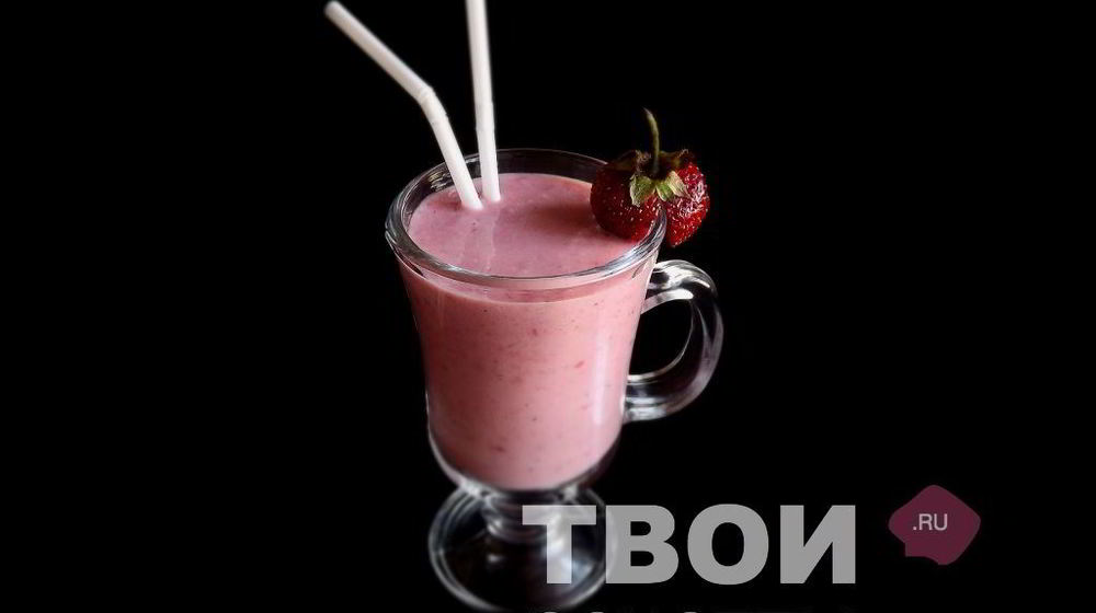 Как приготовить клубнично-банановый смузи