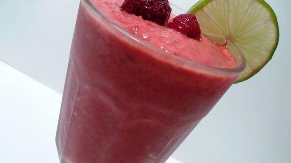 Как приготовить малиново-яблочный смузи с лаймом