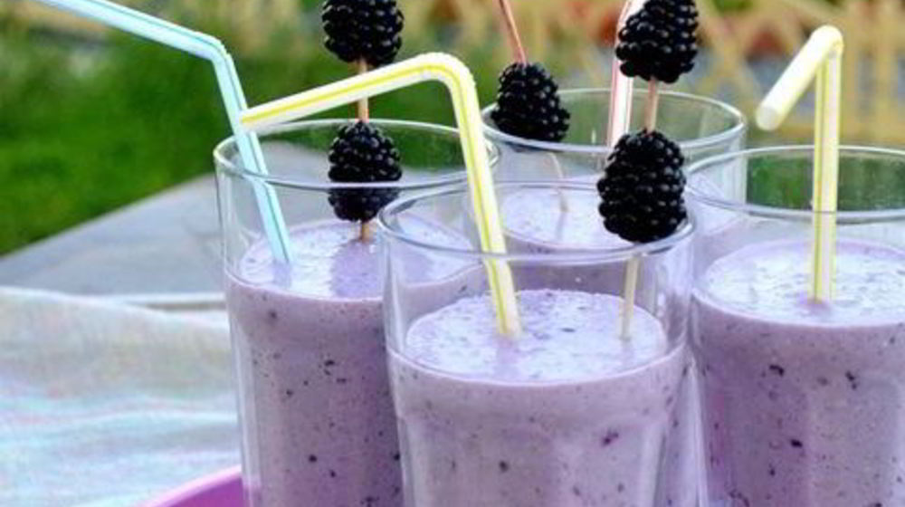 Как приготовить смузи ореховый с ежевикой