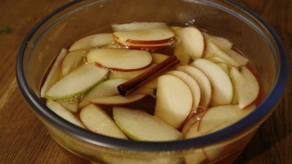 Как приготовить пряный яблочный сок