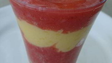 Рецепт Витаминного напитка из клубники и манго