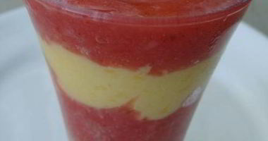 Рецепт Витаминного напитка из клубники и манго