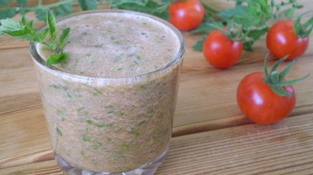 Как приготовить зеленый коктейль с помидорами