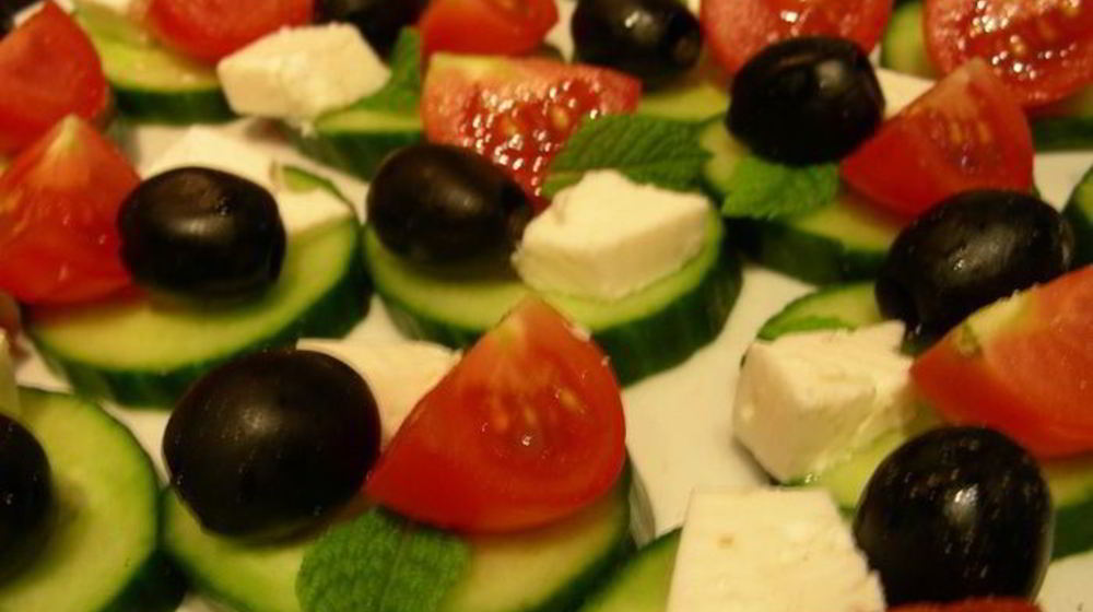 Как приготовить канапе греческий салат