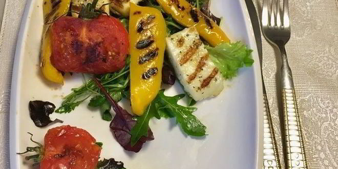 Рецепт салата-гриля с сыром халуми по-гречески