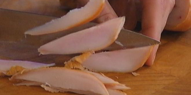 Рецепт салата из гречки с копченой курицей, помидорами и руколой