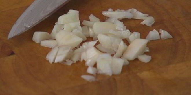 Рецепт салата из гречки с копченой курицей, помидорами и руколой