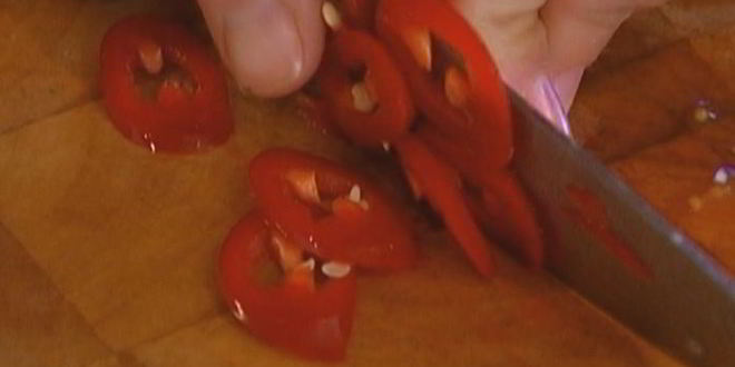 Рецепт салата из гречки с копченой курицей, помидорами и руколой