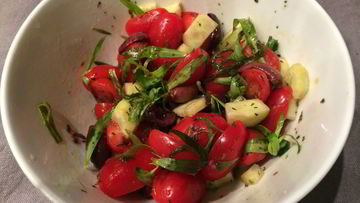 Рецепт Салата из помидоров черри с тархуном в греческом стиле
