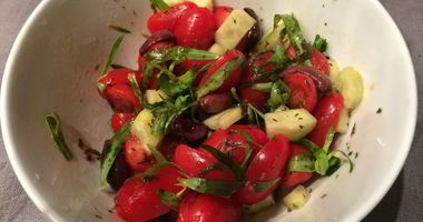Рецепт Салата из помидоров черри с тархуном в греческом стиле