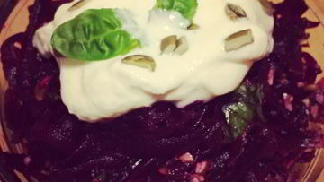 Рецепт Салата из свеклы с тыквенными семечками и греческим йогуртм