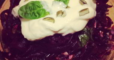 Рецепт Салата из свеклы с тыквенными семечками и греческим йогуртм