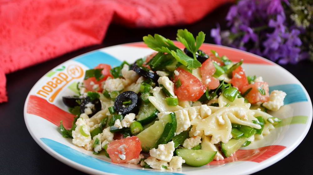 Как приготовить салат с брынзой по-гречески