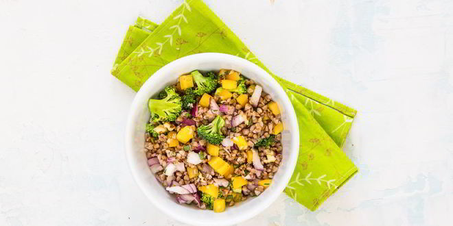 Рецепт салата с гречкой, сладким перцем и броколли