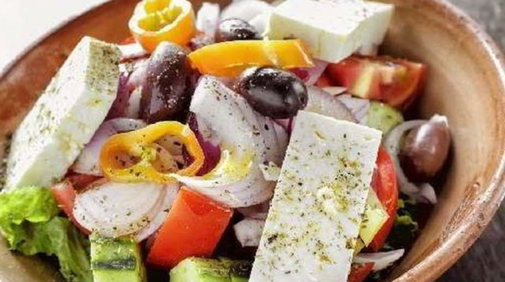 Как приготовить сочный греческий салат