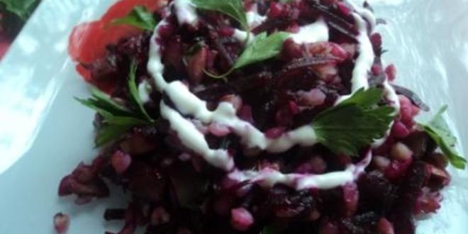 Рецепт теплого салата с гречкой, свеклой и грибами