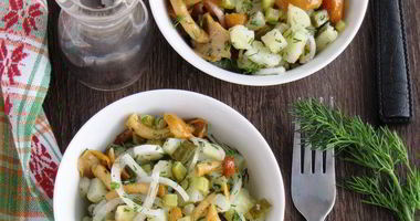 Рецепт Картофельного салата с грибами и маринованным луком
